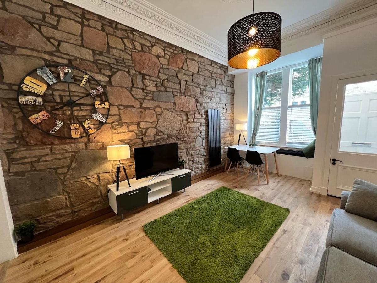 Stunning Refurbished Main Door Marchmont Apartment Edinburgh